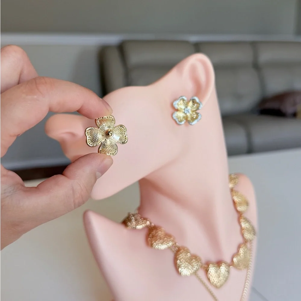 High Quality Gold Four-Leaf Flower Stud Earrings with Zirconia